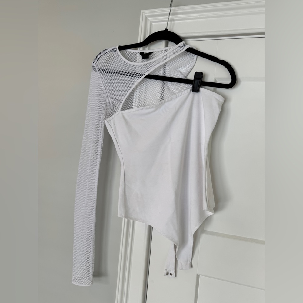 h:ours White Asymmetrical Mesh Sleeve Bodysuit - Picture 3 of 10